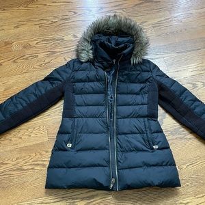 Michael Kors like new puffer coat size L. Worn once! Polyester/down feathers